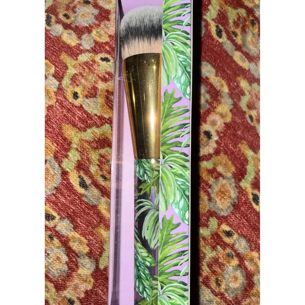 Tarte Foundcealer Foundation Brush New In The Box